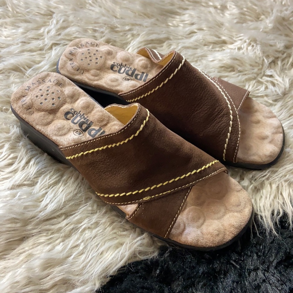 Cobbie Cuddlers Leather Brown Comfort Massage Slides Sandals Sz 6.5 Wide